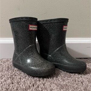 Sparkly dark gray Hunter rain boots - super cute!